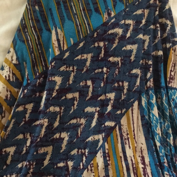 Silence and noise tank top - Picture 3 of 4